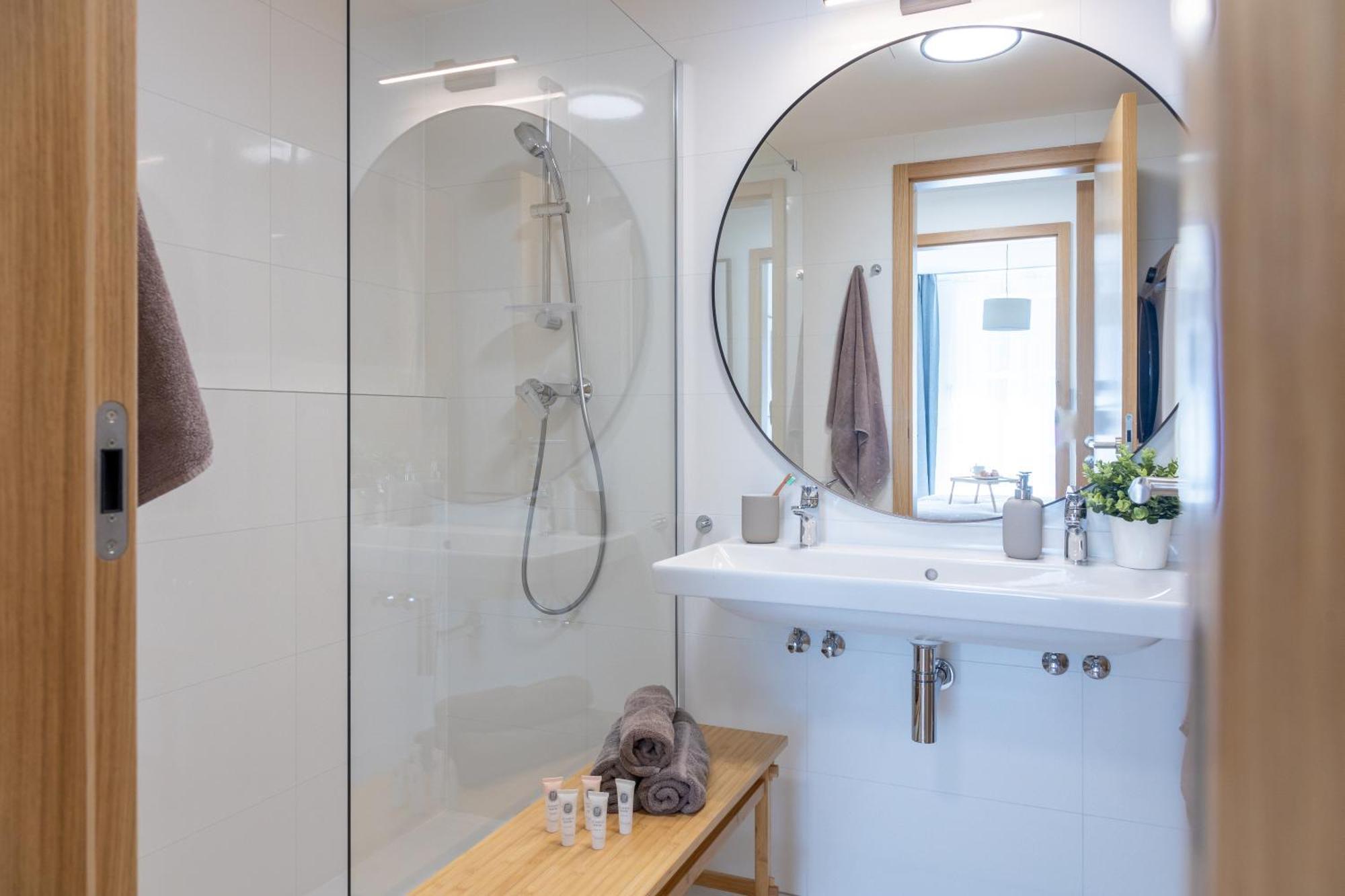 Days - 2bdr - Balcony - Garage Parking - Easy Center Access Praag