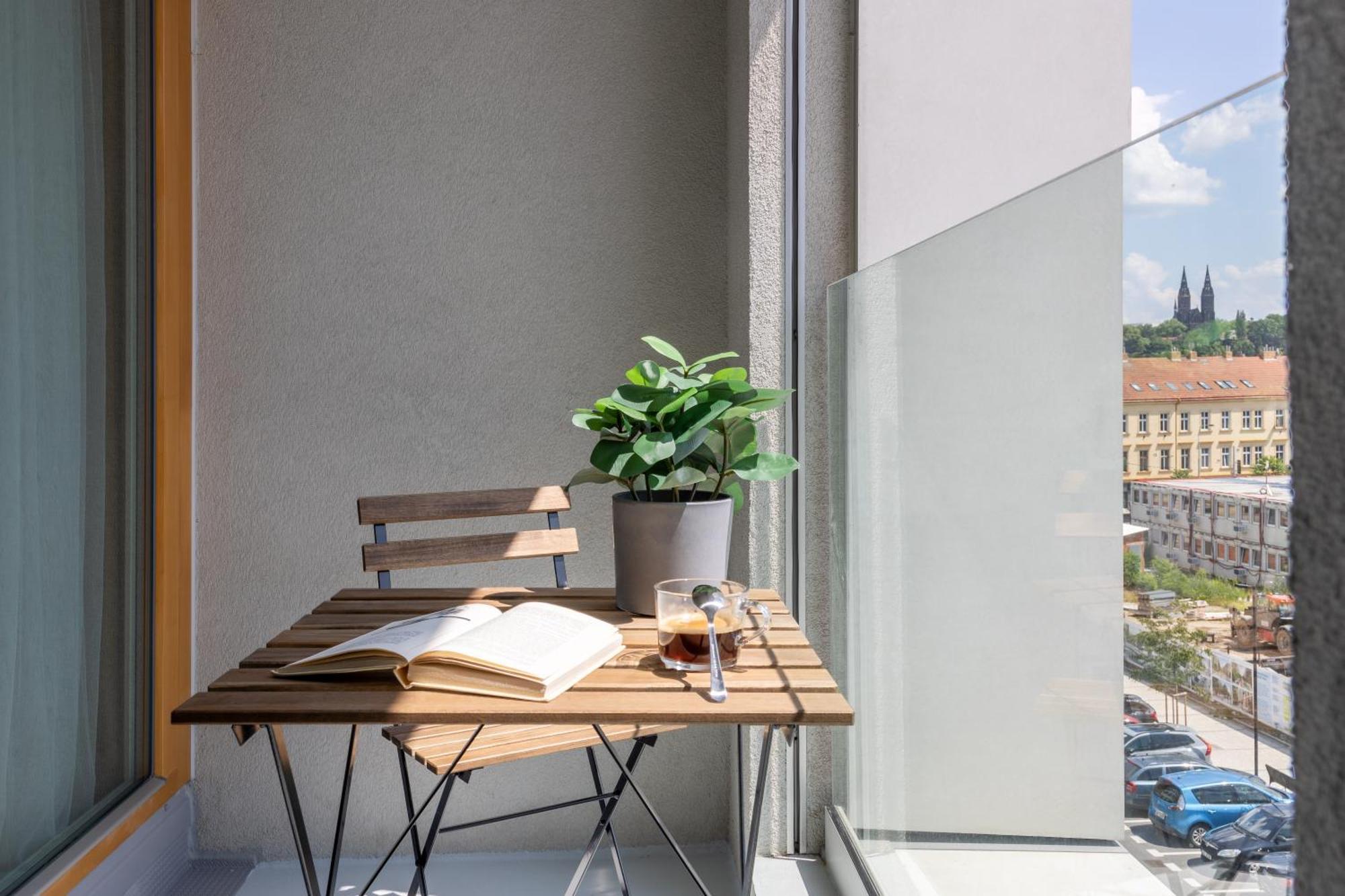 Days - 2bdr - Balcony - Garage Parking - Easy Center Access Praag