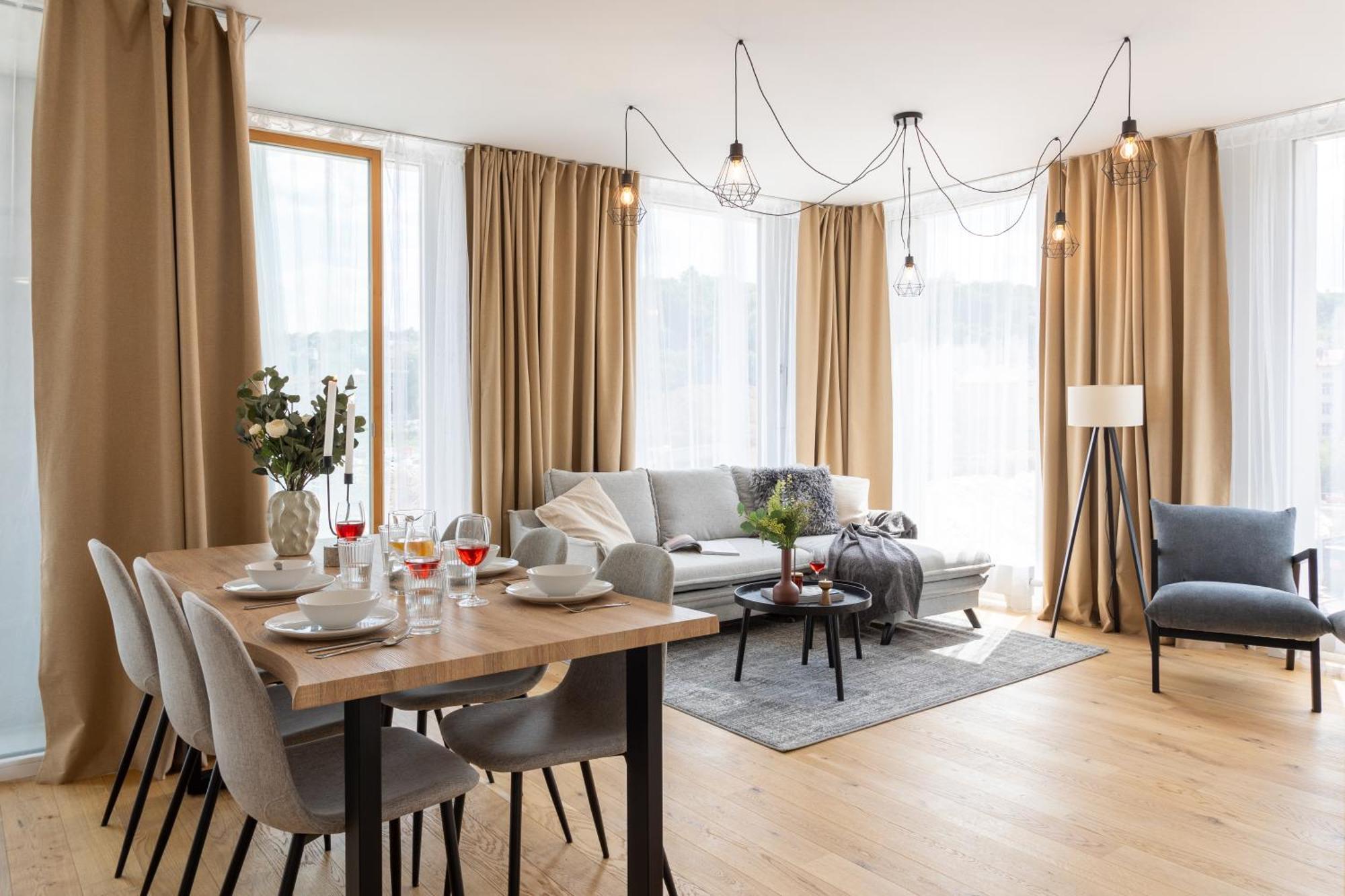 Days - 2bdr - Balcony - Garage Parking - Easy Center Access Appartement Praag
