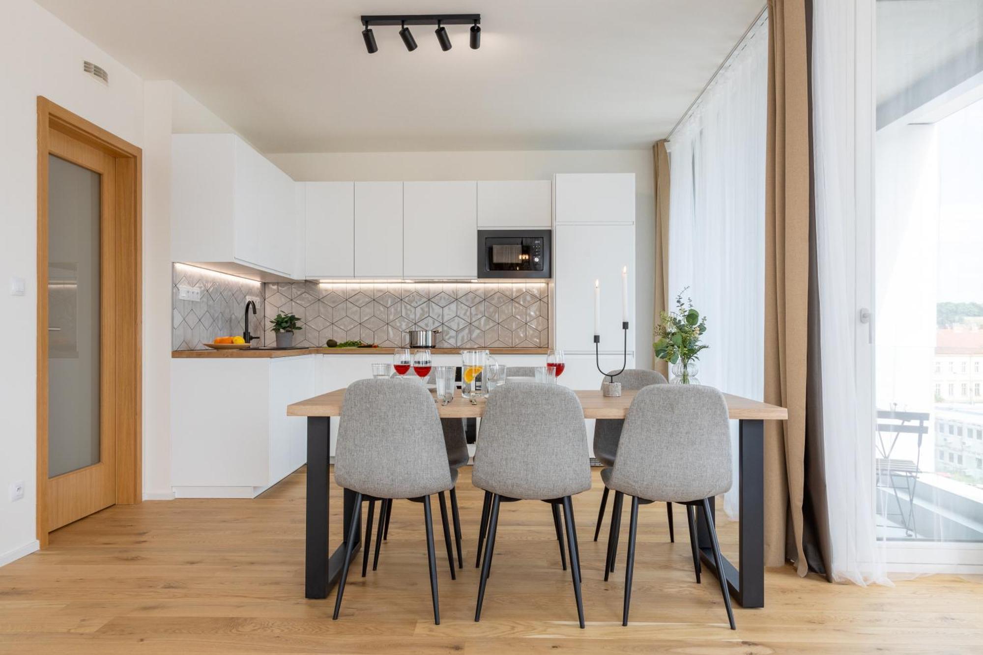 Days - 2bdr - Balcony - Garage Parking - Easy Center Access Appartement